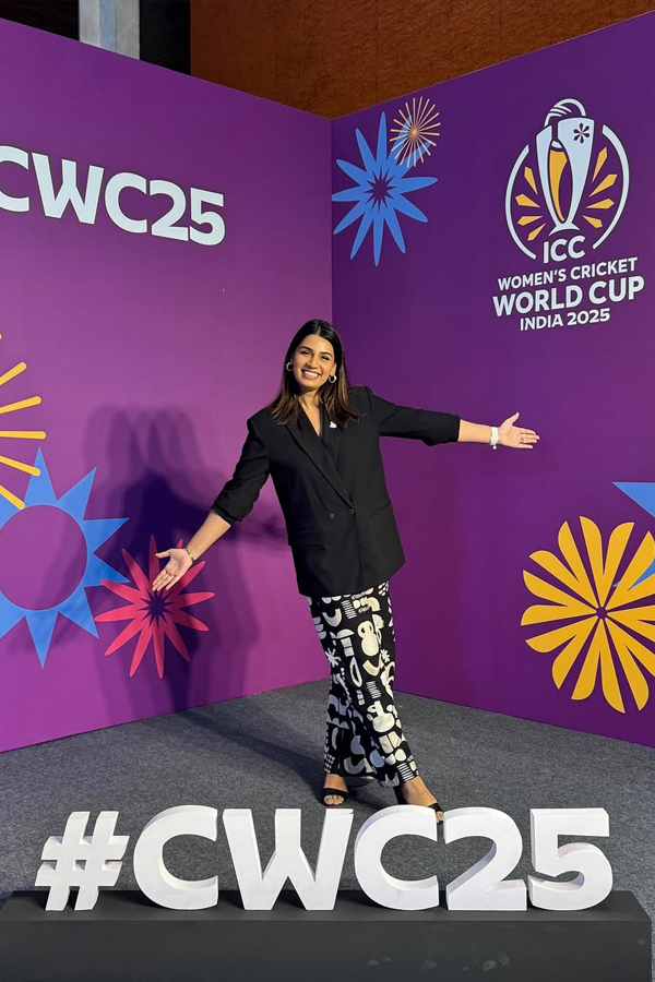 Jasprit_20Bumrah_20wife_20Sanjana_20Is_20ready_20for_20The_20ODI_20World_20Cup-2025_20Photos_20_285_29.jpg 4