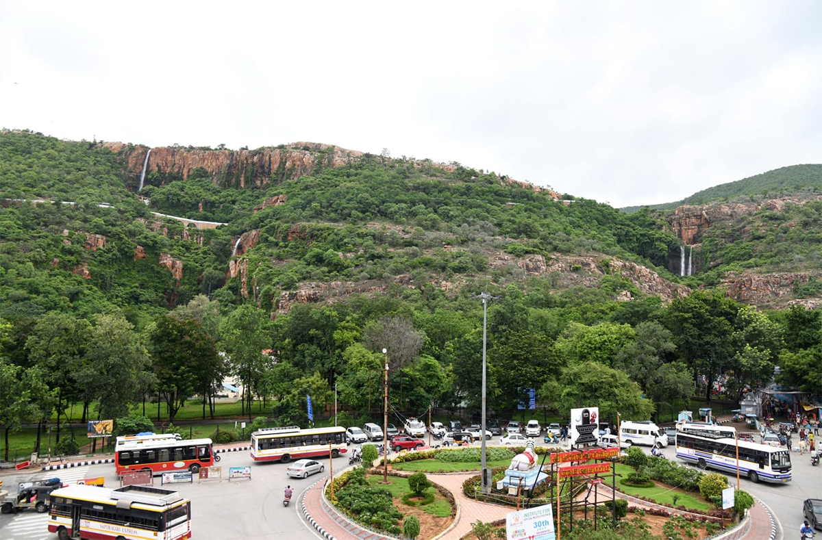 Waterfall_20in_20Kapila_20Theertham_20At_20Tirumala__20_287_29.jpg 6