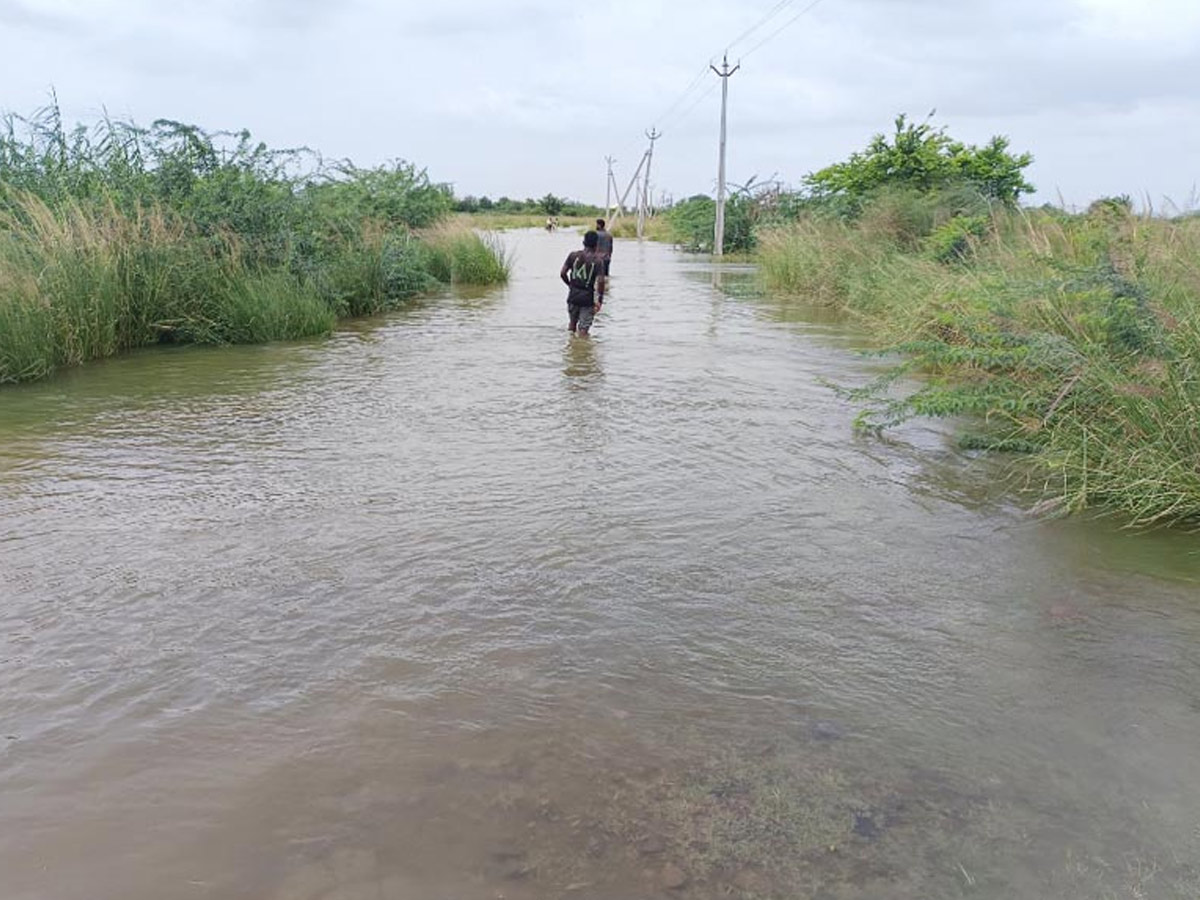 Heavy_20Rains_20In_20Telugu_20States_20Photos_20_2827_29.jpg 28