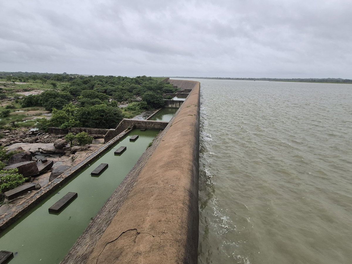 Heavy_20Rains_20In_20Telugu_20States_20Photos_20_2838_29.jpg 39