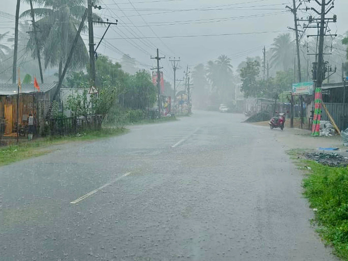 Heavy_20Rains_20In_20Telugu_20States_20Photos_20_288_29.jpg 9