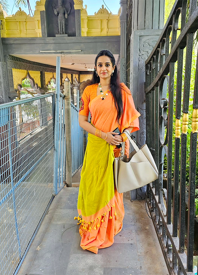 Tollywood_20Actress_20Laya_20At_20Simhachalam_20Temple_20Photos__20_285_29.jpg 5