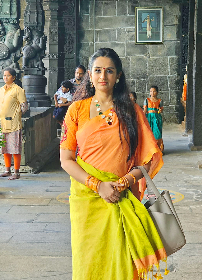 Tollywood_20Actress_20Laya_20At_20Simhachalam_20Temple_20Photos__20_287_29.jpg 7