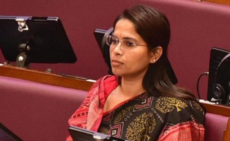 Akhilesh-Yadav-Sacks-Mla-Wh.jpg