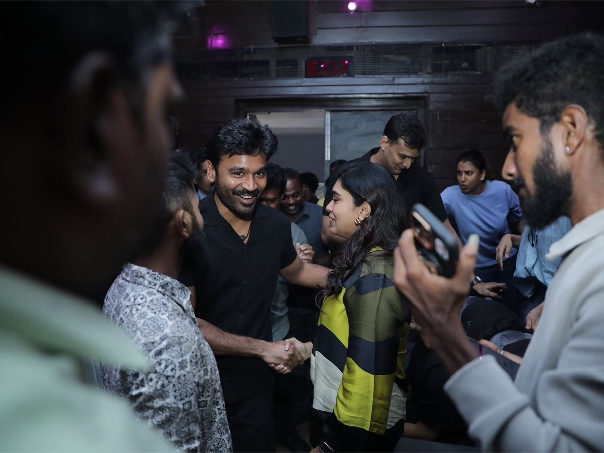 Rajinikanth_20Coolie_20Movie_20Watching_20in_20Dhanush_20Viral_20Photos_20Gose_15.jpg 15