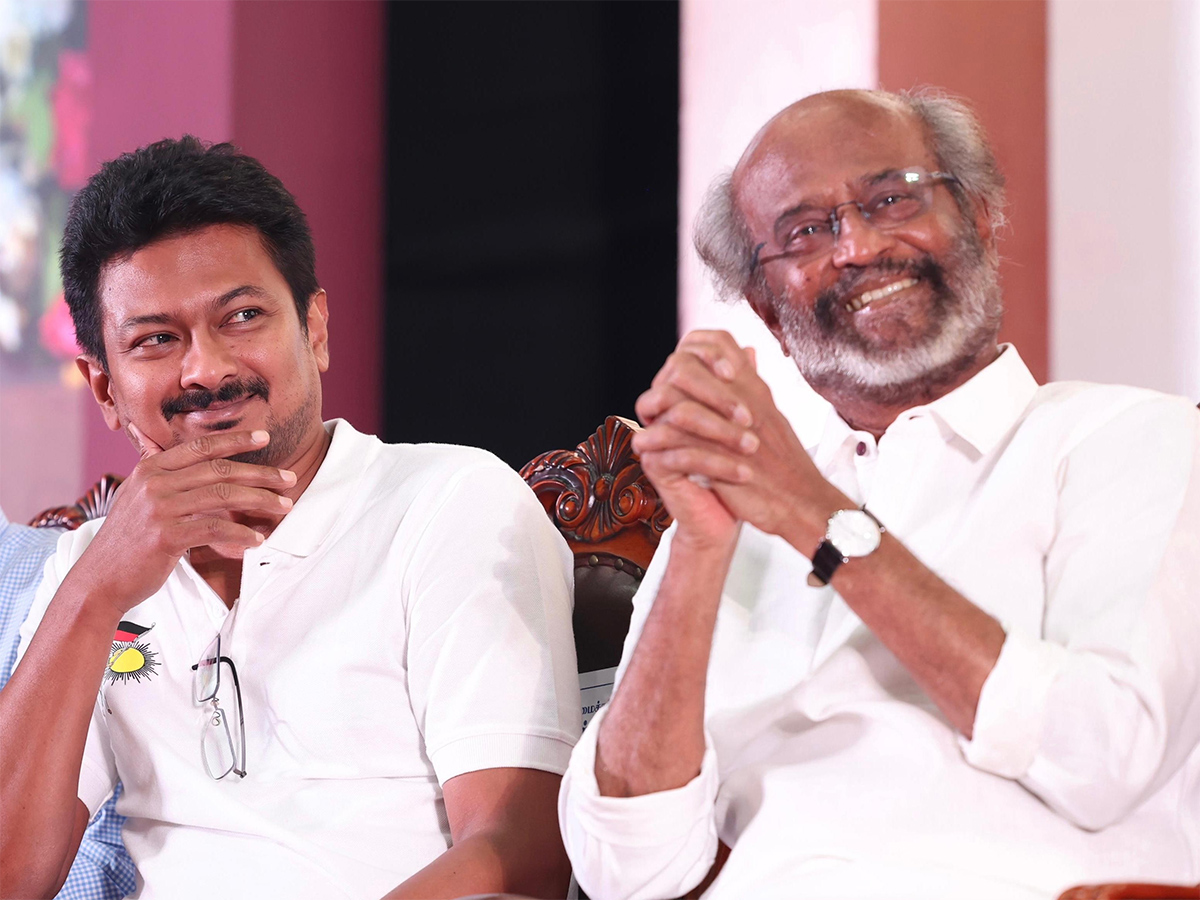 Rajinikanth_20Coolie_20Movie_20Watching_20in_20Dhanush_20Viral_20Photos_20Gose_7.jpg 7