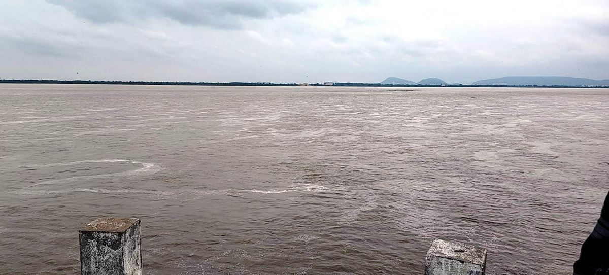 Rising_20Flood_20at_20Prakasam_20Barrage_20Photos_11.jpg 11