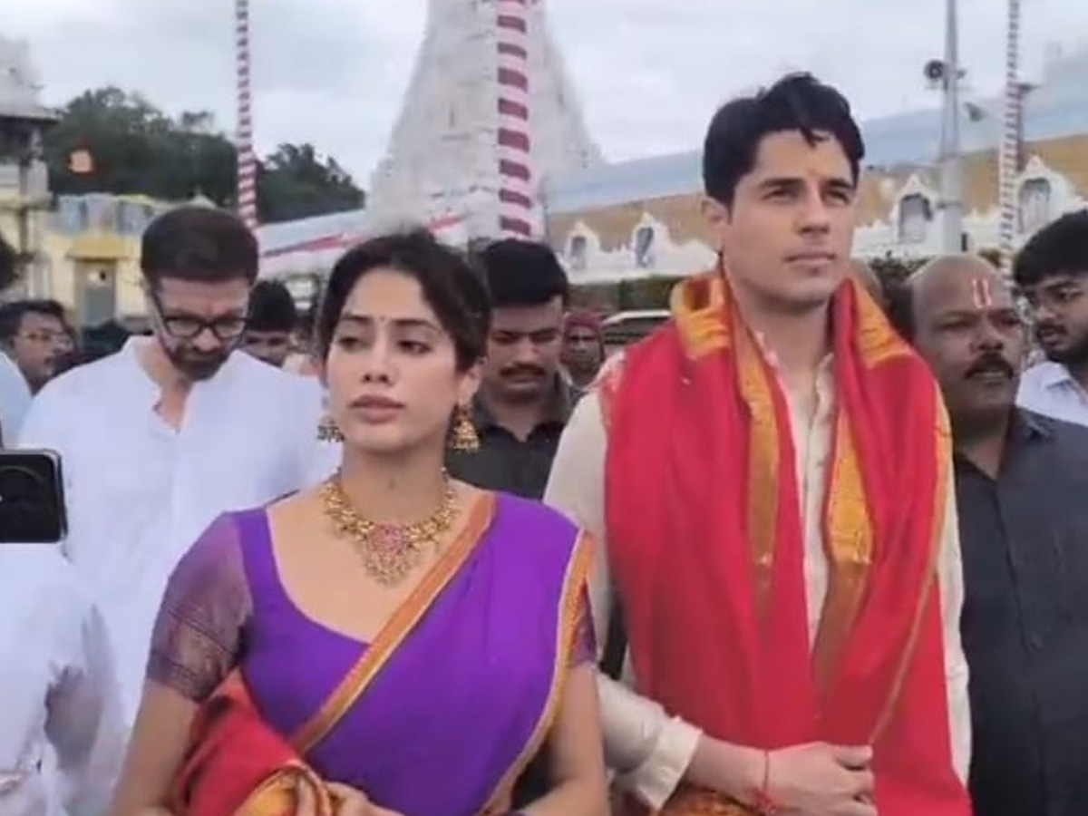 jahnavi_20kapoor_20at_20tirumala13.jpg 14