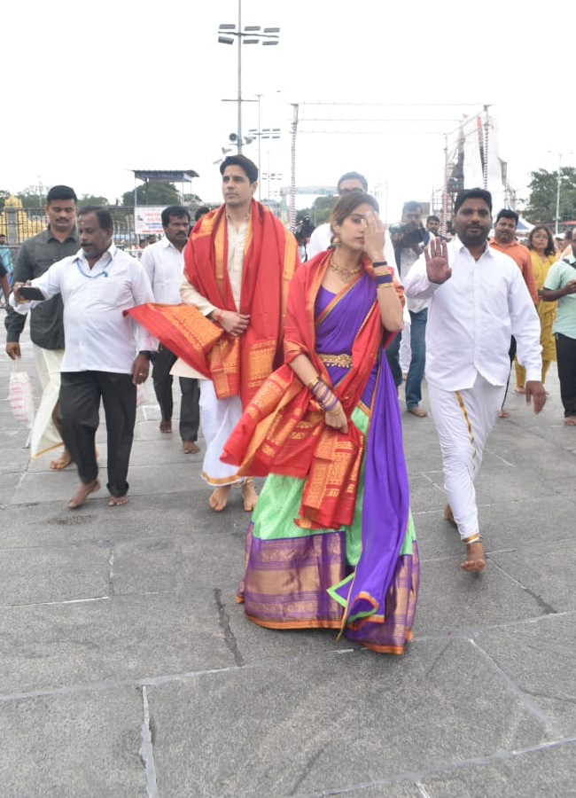 jahnavi_20kapoor_20at_20tirumala5.jpg 6