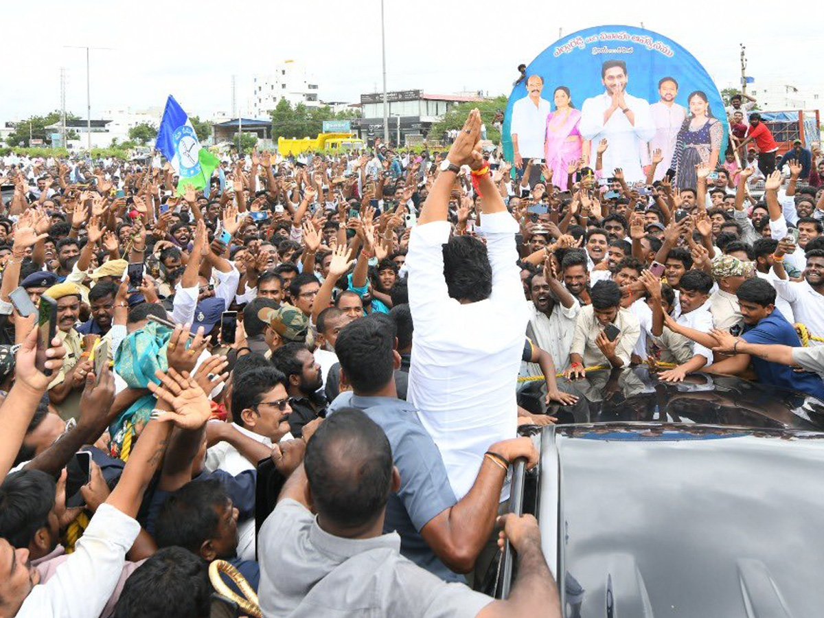 ys_20jagan_20sir_20at_20marriage3.jpg 5