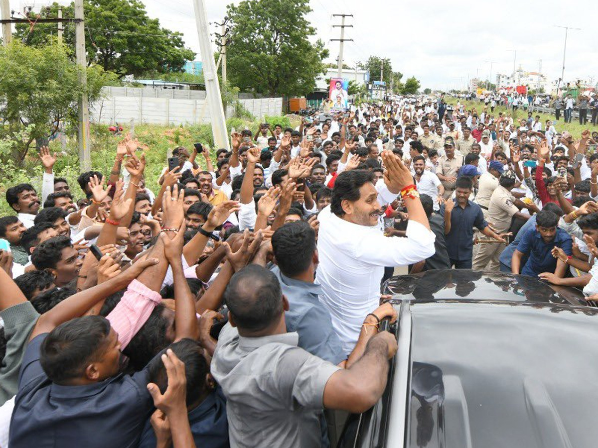 ys_20jagan_20sir_20at_20marriage5.jpg 7