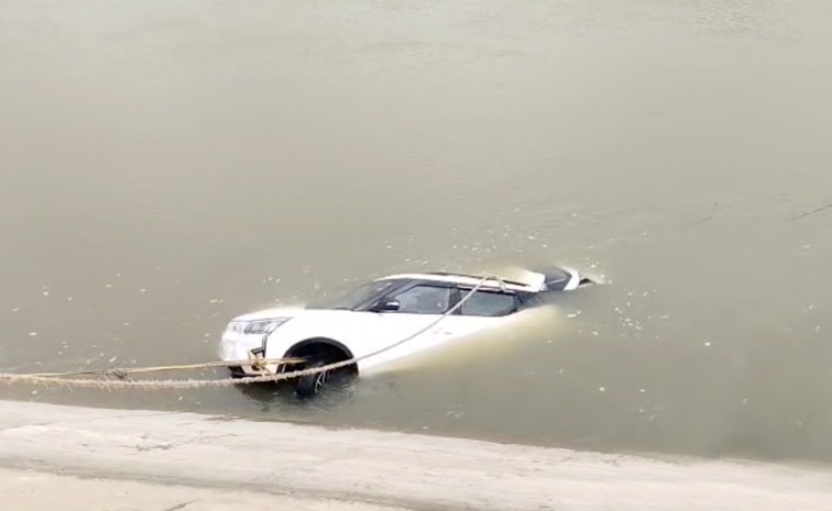 car_20in_20water.jpg