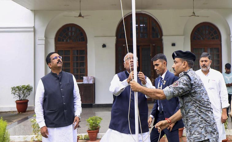 kharge.jpg