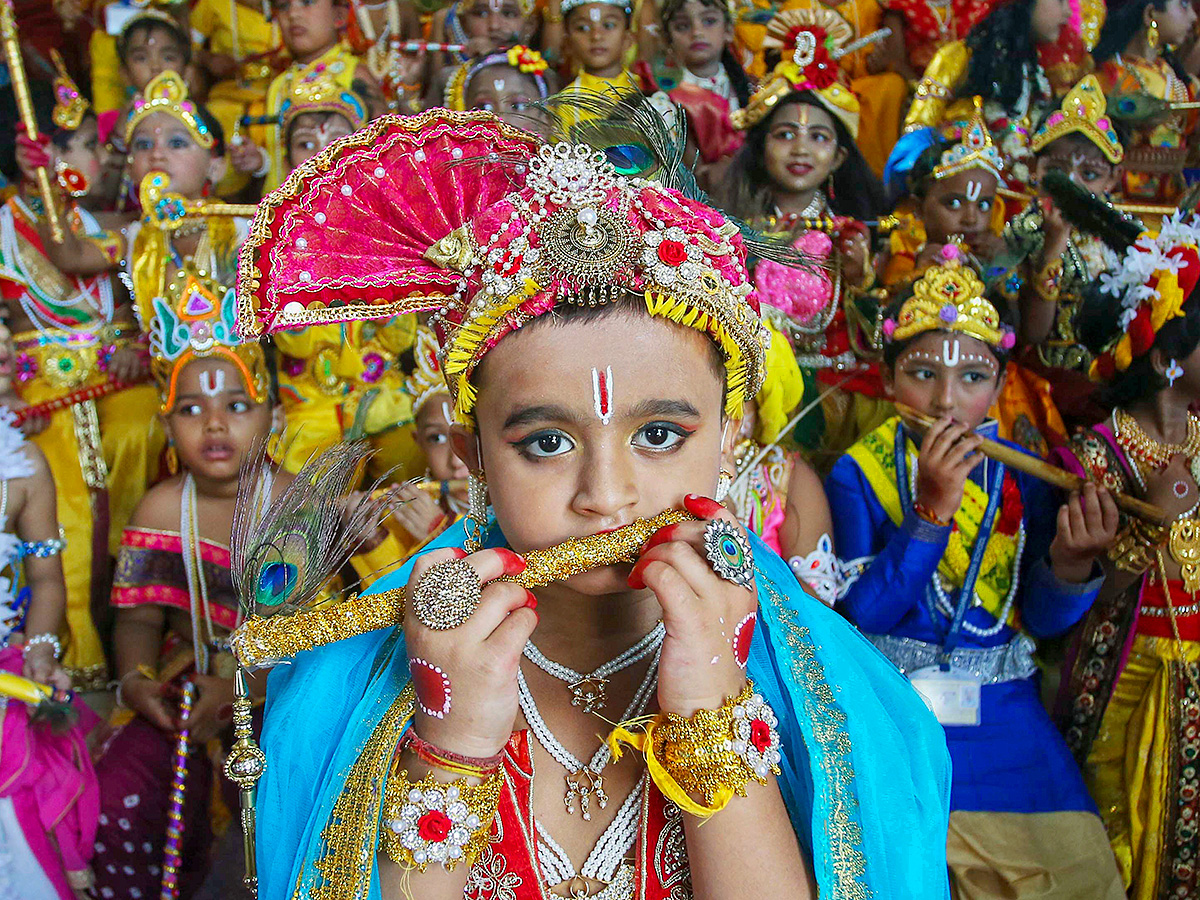 sri_20krishna_20janmashtami_202025_20images__20_2812_29.jpg 12