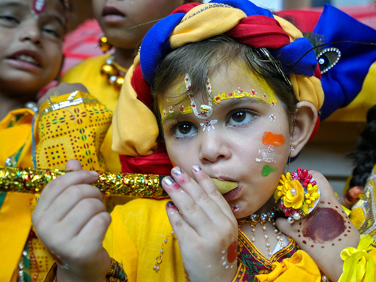 sri_20krishna_20janmashtami_202025_20images__20_283_29.jpg 3