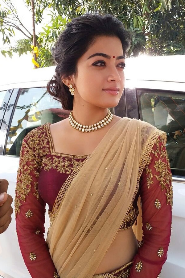 Actress_20Rashmika_20Mandanna_20Shared_20Geetha_20Govindam_20Movie_20Memories_20on_20her_20Insta_20PHotos_20_283_29.jpg 4