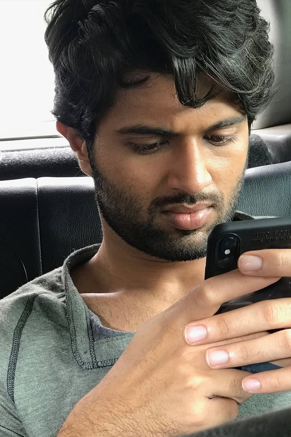 Actress_20Rashmika_20Mandanna_20Shared_20Geetha_20Govindam_20Movie_20Memories_20on_20her_20Insta_20PHotos_20_286_29.jpg 7