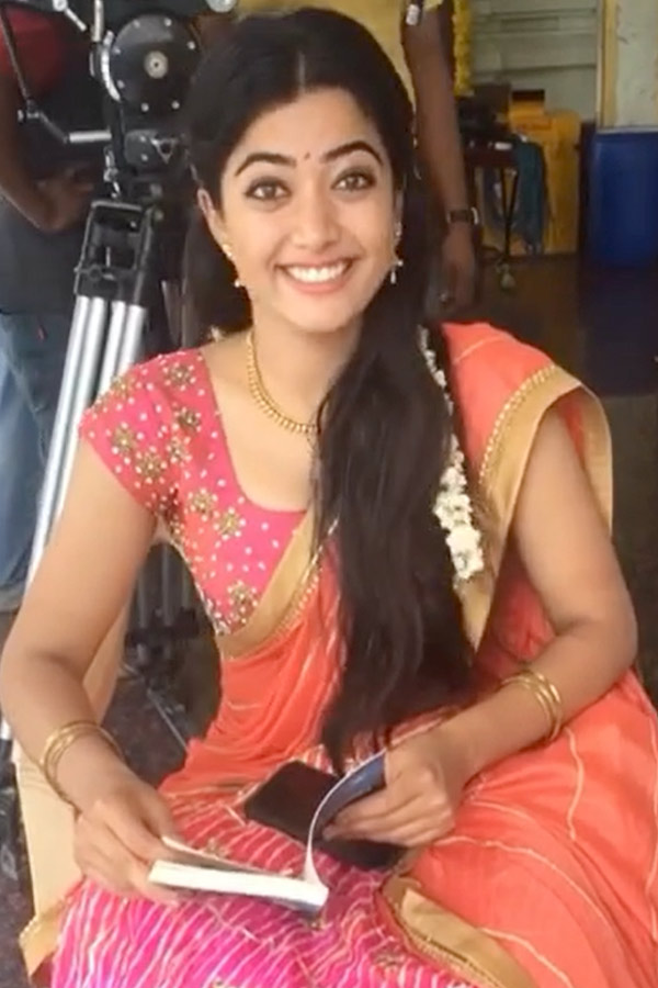 Actress_20Rashmika_20Mandanna_20Shared_20Geetha_20Govindam_20Movie_20Memories_20on_20her_20Insta_20PHotos_20_289_29.jpg 10