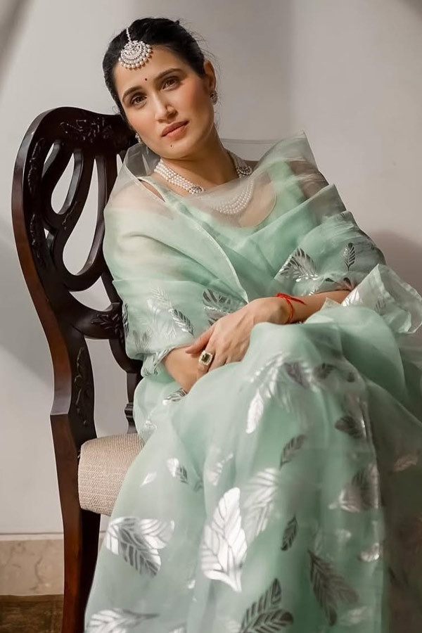 Former_20Indian_20cricketer_20Zaheer_20Khan_20wife_20Sagarika_20Ghatge_20IN_20saree_20style_20Photos_20_2813_29.jpg 13