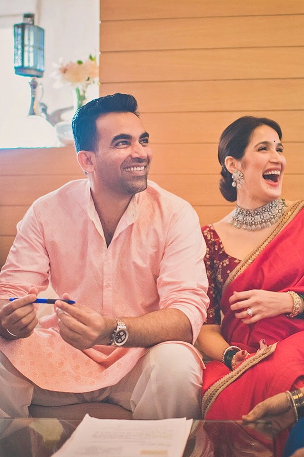 Former_20Indian_20cricketer_20Zaheer_20Khan_20wife_20Sagarika_20Ghatge_20IN_20saree_20style_20Photos_20_2815_29.jpg 15