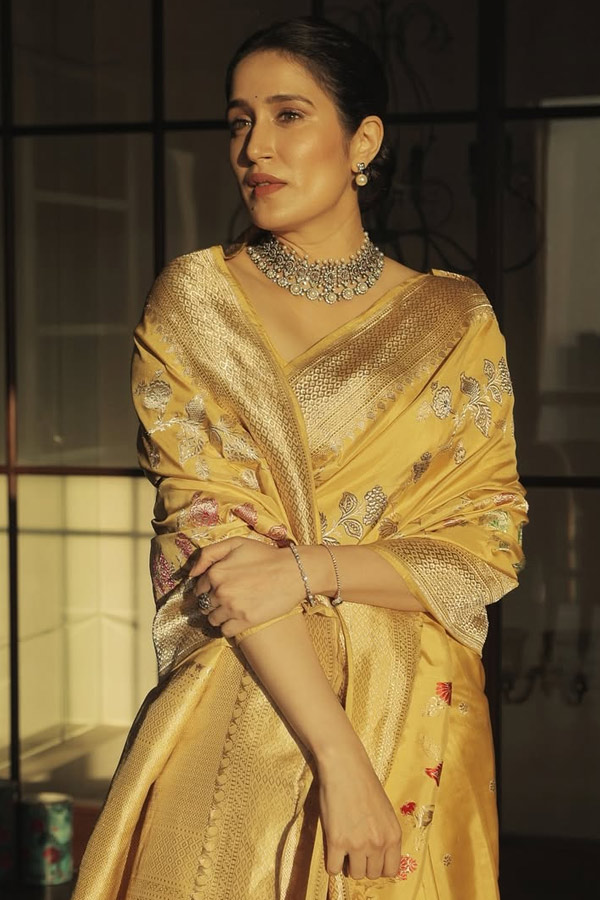 Former_20Indian_20cricketer_20Zaheer_20Khan_20wife_20Sagarika_20Ghatge_20IN_20saree_20style_20Photos_20_2818_29_0.jpg 20