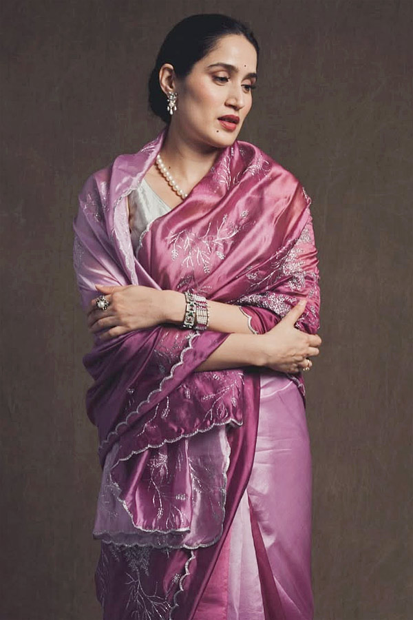 Former_20Indian_20cricketer_20Zaheer_20Khan_20wife_20Sagarika_20Ghatge_20IN_20saree_20style_20Photos_20_282_29.jpg 3