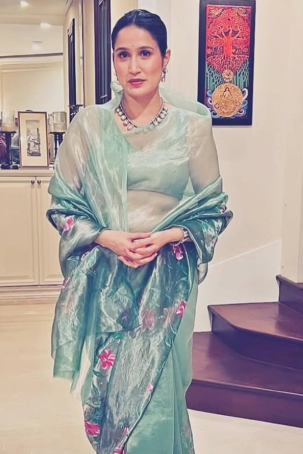 Former_20Indian_20cricketer_20Zaheer_20Khan_20wife_20Sagarika_20Ghatge_20IN_20saree_20style_20Photos_20_284_29.jpg 5