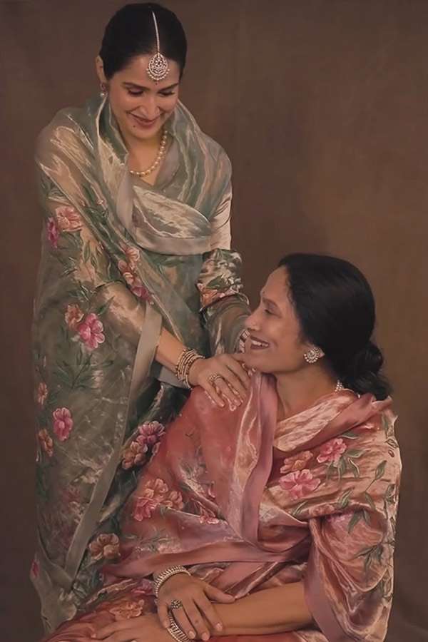 Former_20Indian_20cricketer_20Zaheer_20Khan_20wife_20Sagarika_20Ghatge_20IN_20saree_20style_20Photos_20_286_29.jpg 17