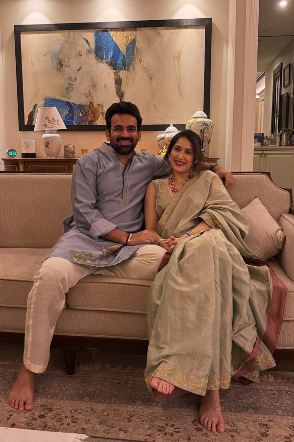 Former_20Indian_20cricketer_20Zaheer_20Khan_20wife_20Sagarika_20Ghatge_20IN_20saree_20style_20Photos_20_287_29.jpg 7