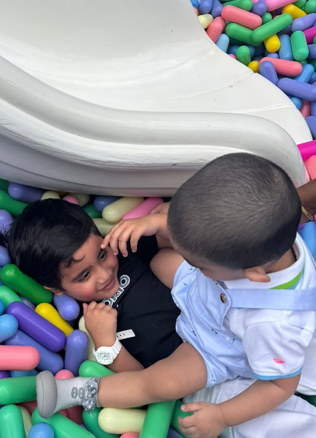 Pranitha_20son_20birthday_20celebrations14.jpg 15