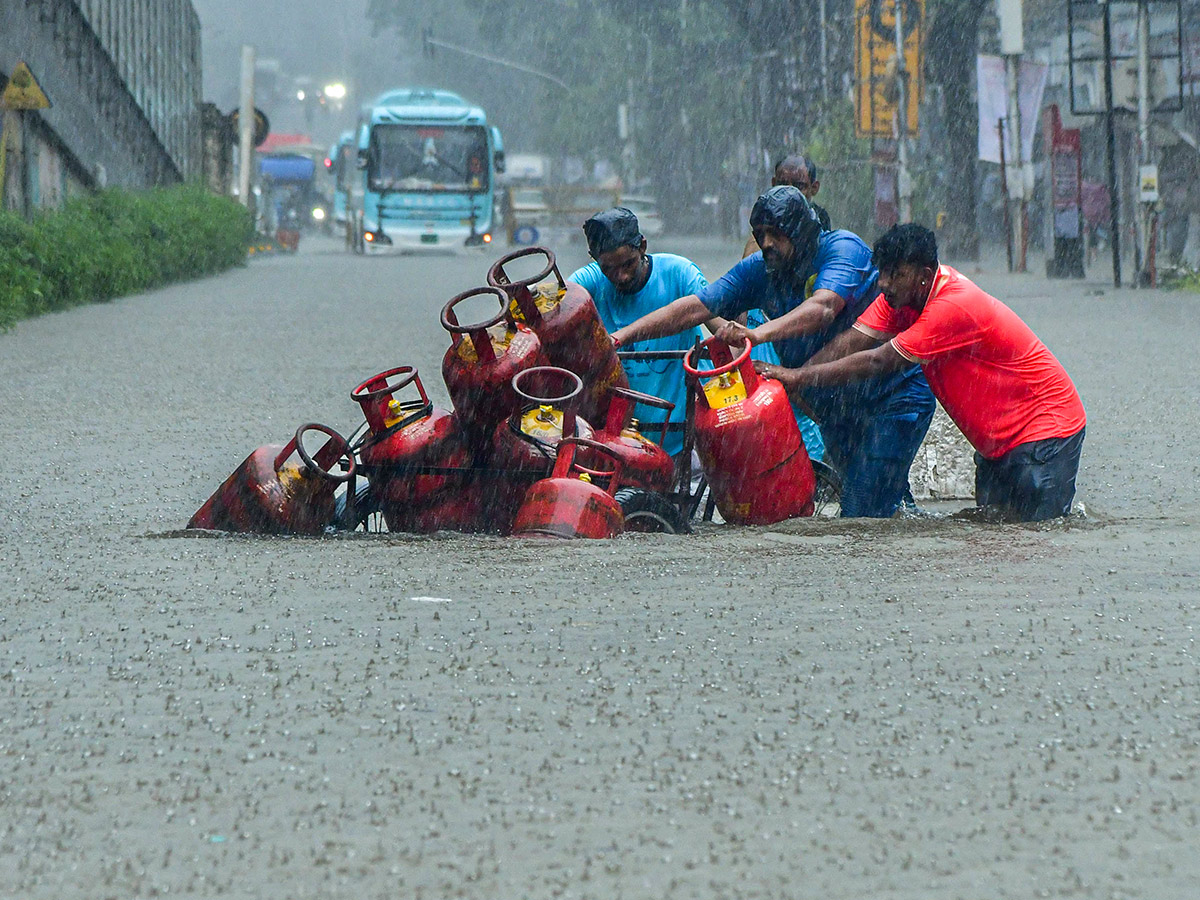 Heavy_20Rainfall_20in_20Mumbai_20Today_20Photos__20_281_29.jpg 1