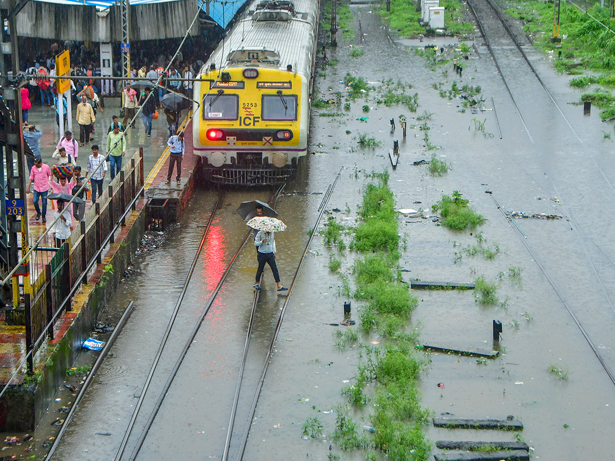 Heavy_20Rainfall_20in_20Mumbai_20Today_20Photos__20_283_29.jpg 3
