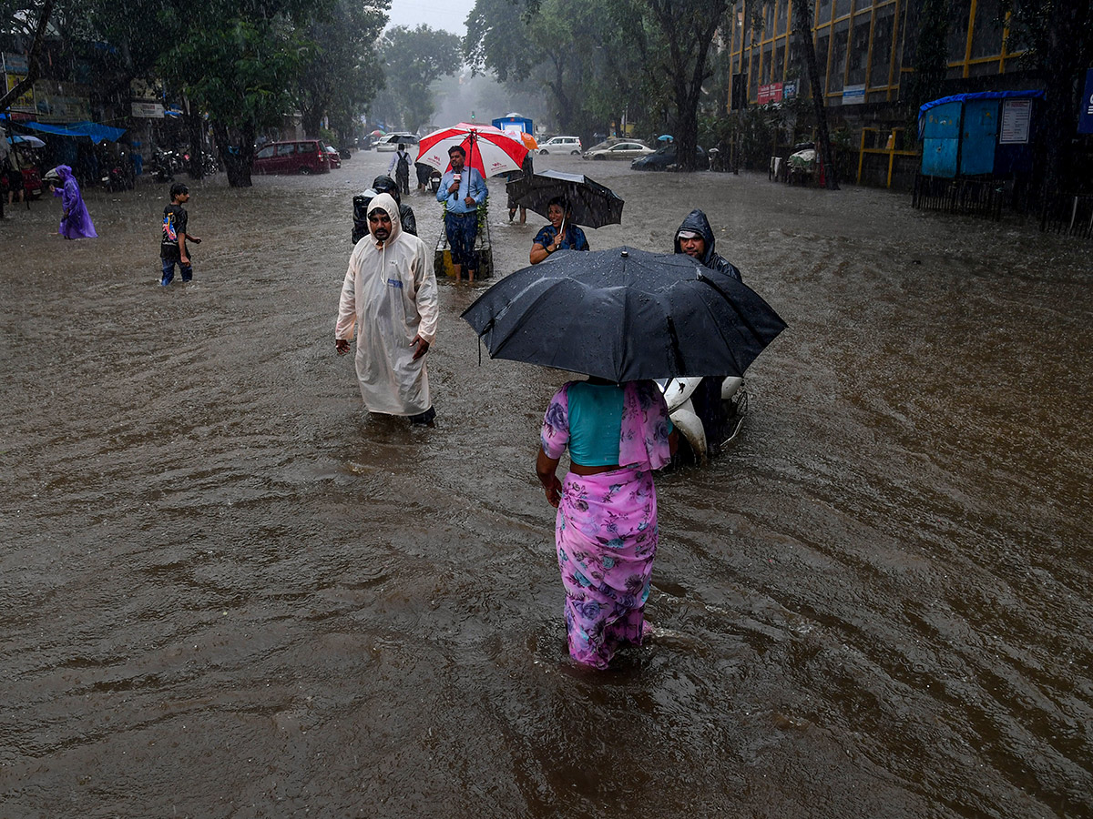 Heavy_20Rainfall_20in_20Mumbai_20Today_20Photos__20_287_29.jpg 7