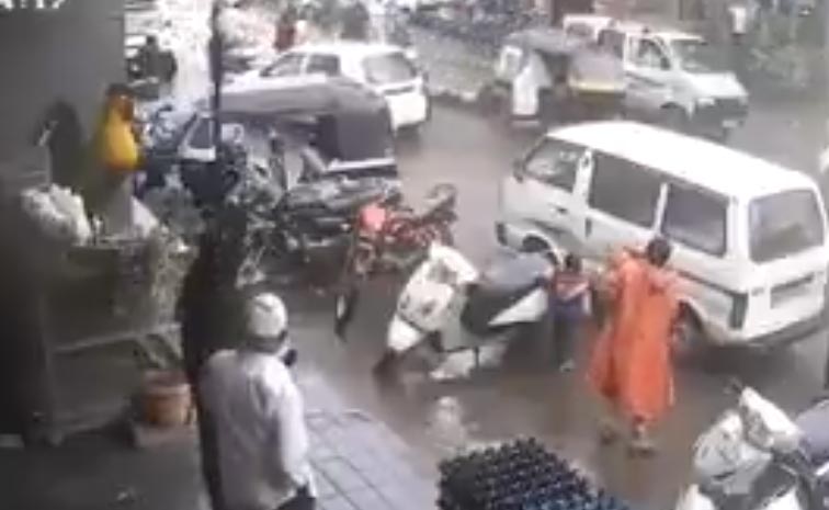 Woman_Traffic_Cop_Dragged.jpg