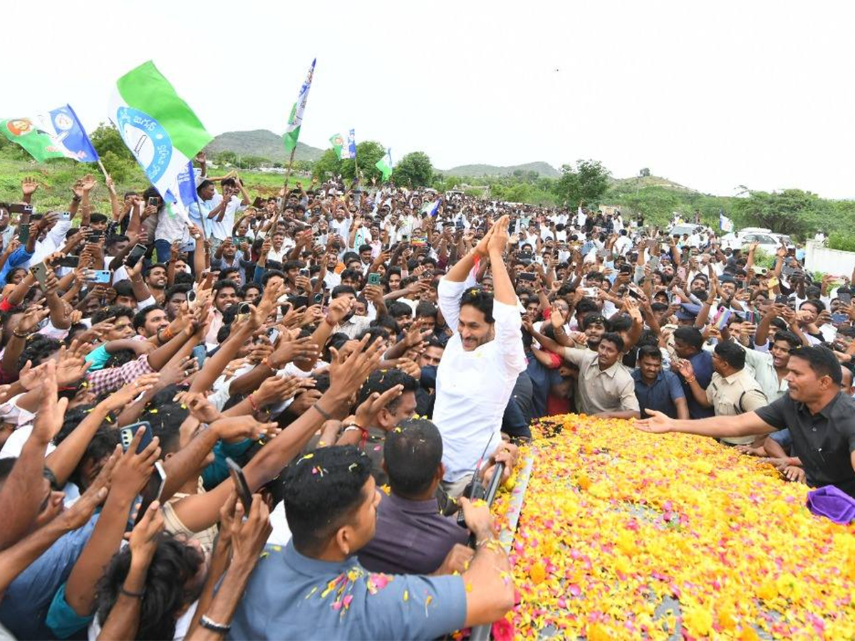 YS_20Jagan_20to_20Attend_20Wedding_20Reception_20in_20Annamayya_20District_20Photos__20_2813_29.jpg 13