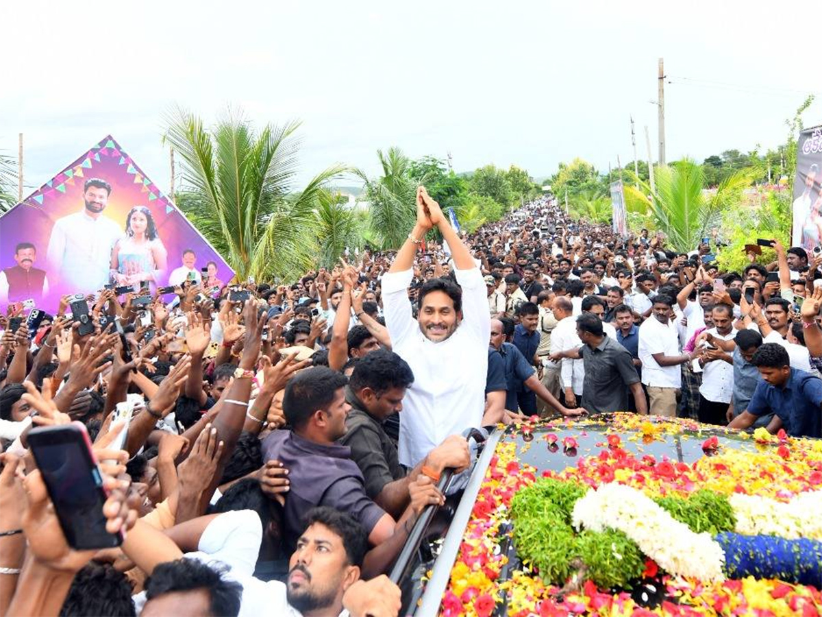 YS_20Jagan_20to_20Attend_20Wedding_20Reception_20in_20Annamayya_20District_20Photos__20_289_29.jpg 9
