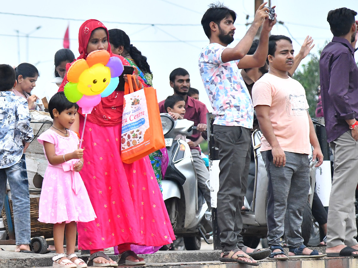 Vijayawada_20Praksam_20Barrage_20Floods__20_2821_29.jpg 21