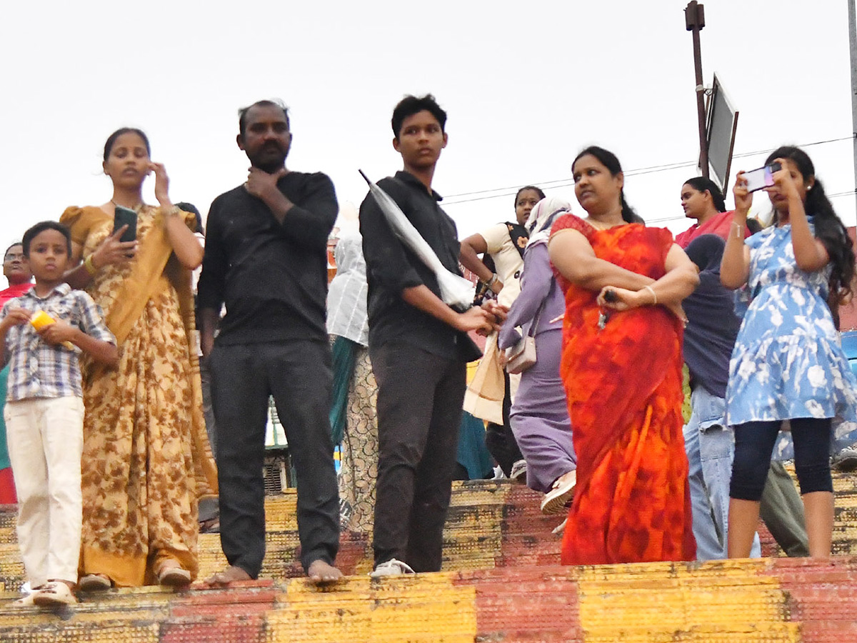 Vijayawada_20Praksam_20Barrage_20Floods__20_2822_29.jpg 22