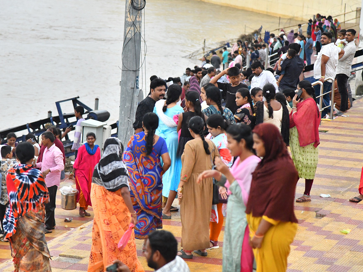Vijayawada_20Praksam_20Barrage_20Floods__20_2825_29.jpg 25