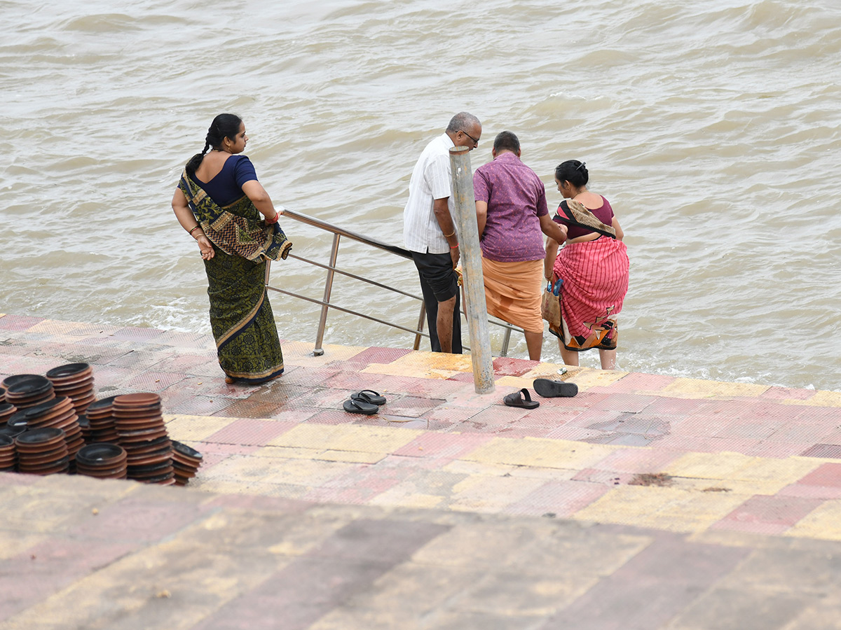 Vijayawada_20Praksam_20Barrage_20Floods__20_286_29.jpg 6