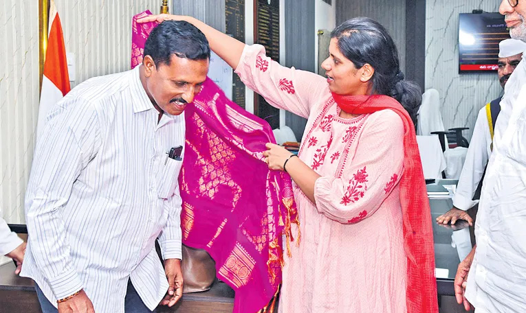 sakshi.jpg