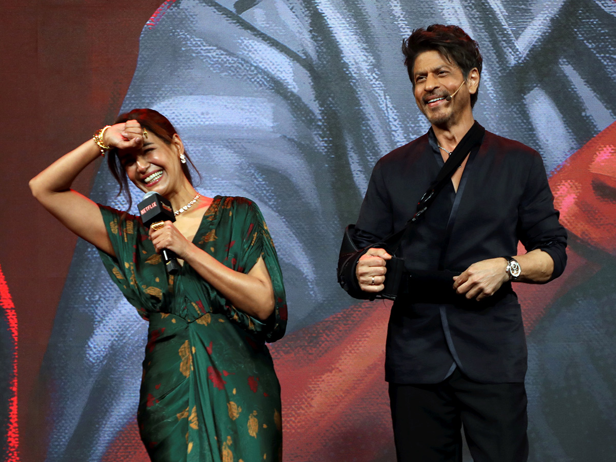 Directorial_20debut_20of_20their_20son_20Aryan_20Khan_20in_20Mumbai__20_2814_29.jpg 14