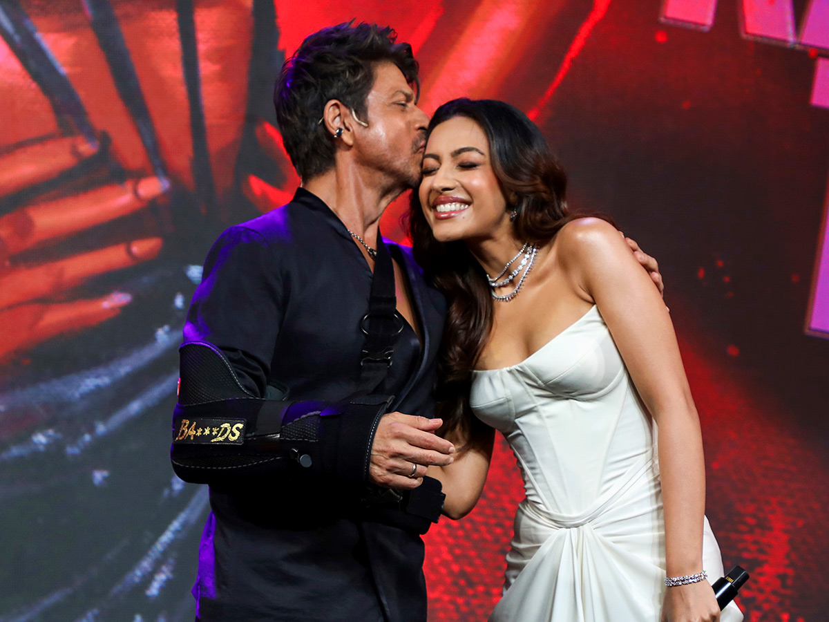 Directorial_20debut_20of_20their_20son_20Aryan_20Khan_20in_20Mumbai__20_2816_29.jpg 16