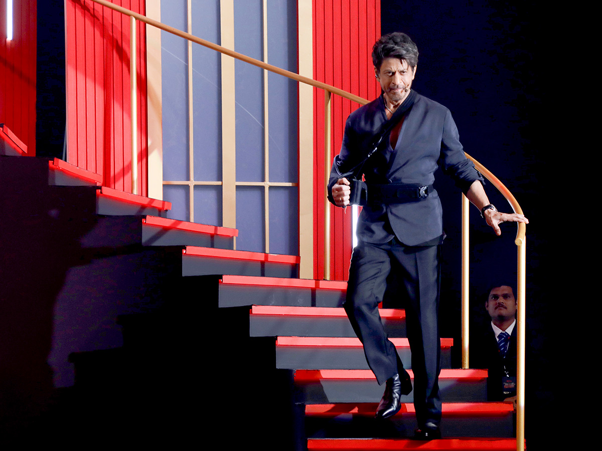 Directorial_20debut_20of_20their_20son_20Aryan_20Khan_20in_20Mumbai__20_2821_29.jpg 21