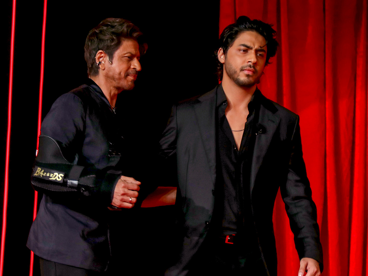 Directorial_20debut_20of_20their_20son_20Aryan_20Khan_20in_20Mumbai__20_287_29.jpg 7