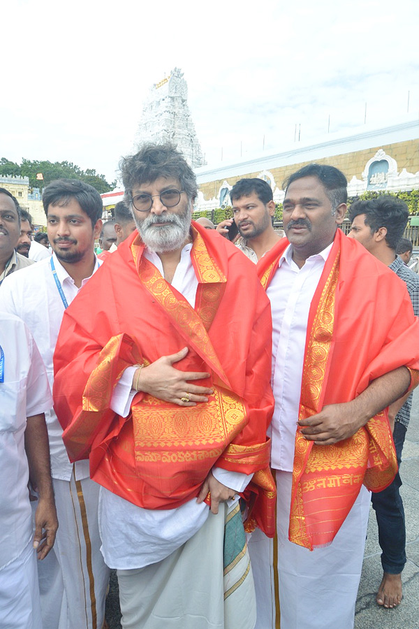 Naga_20Chaitanya_20And_20Sobhita_20Dhulipala_20visit_20Tirumala_20Temple_20Photo_20_2810_29.jpg 13