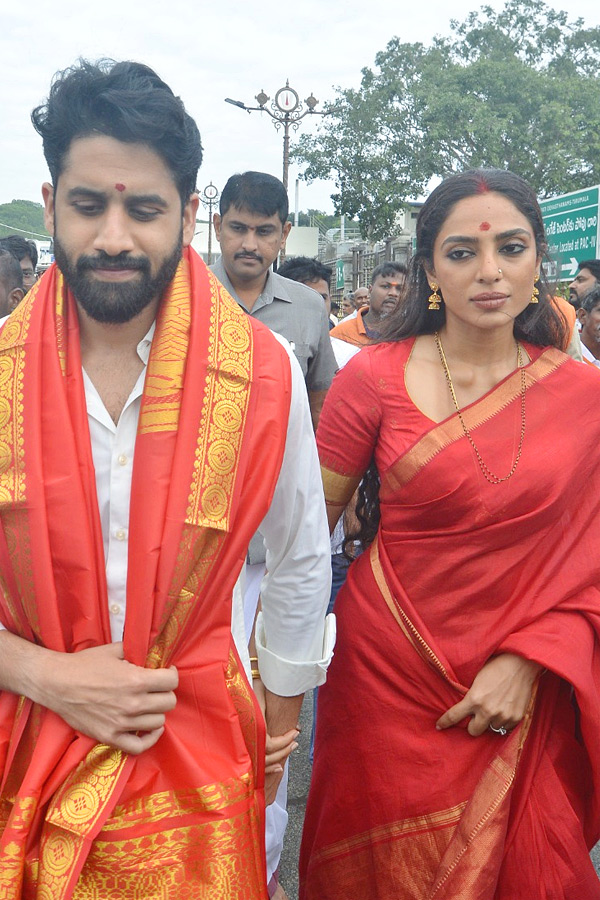 Naga_20Chaitanya_20And_20Sobhita_20Dhulipala_20visit_20Tirumala_20Temple_20Photo_20_2816_29.jpg 10