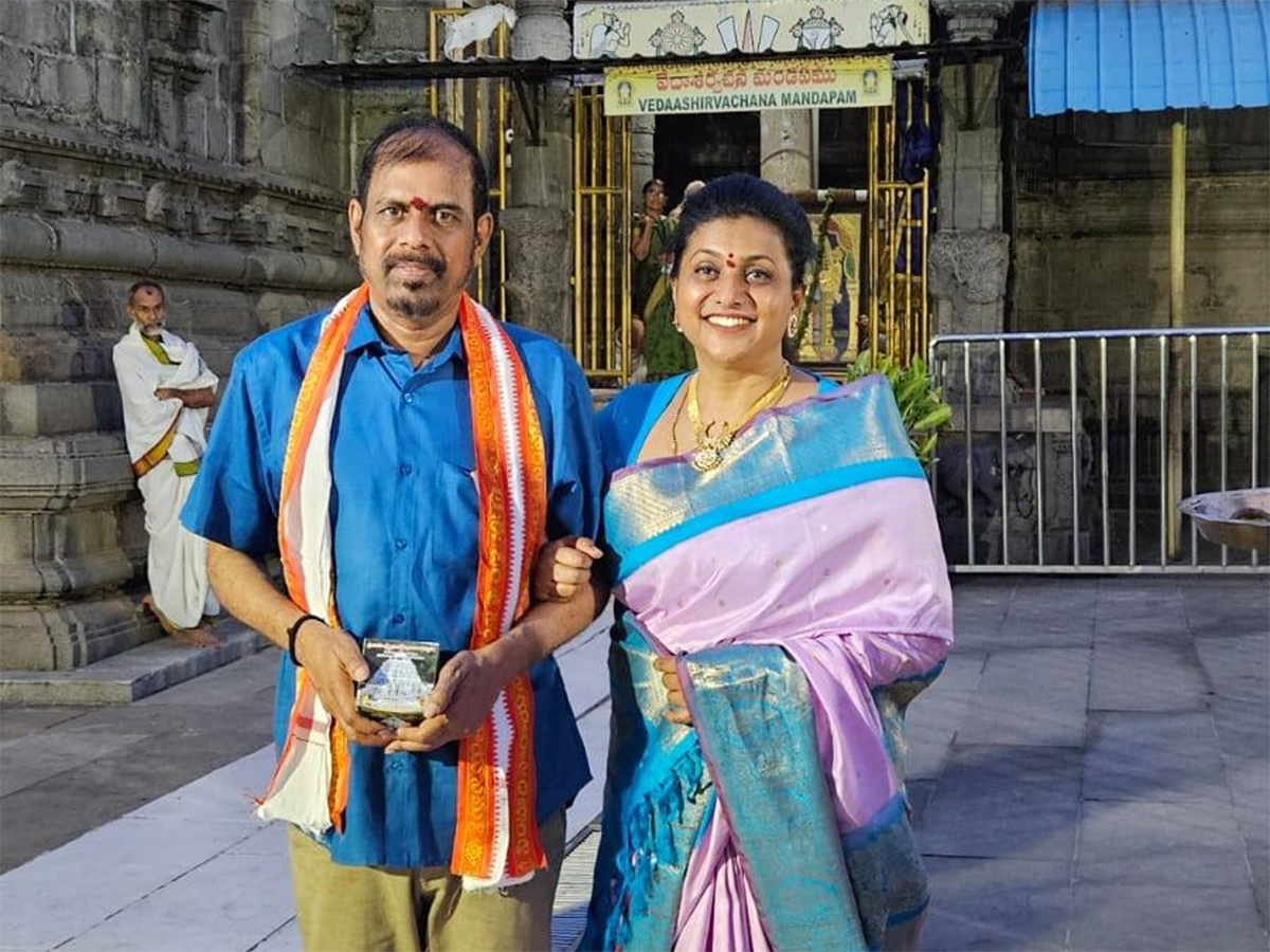 RK_20Roja_20Marriage_20Anniversary_20Viral_20Photos_20Gose__20_281_29.jpg 1