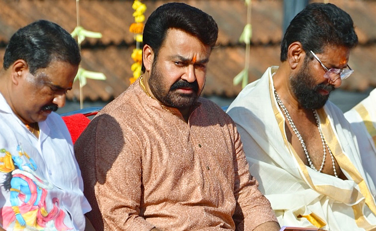 Mohanlal_20visits_20Sree_20Padmanabha_20Swamy_20Temple_20in_20Thiruvananthapuram_20Photos_20_2812_29.jpg 12