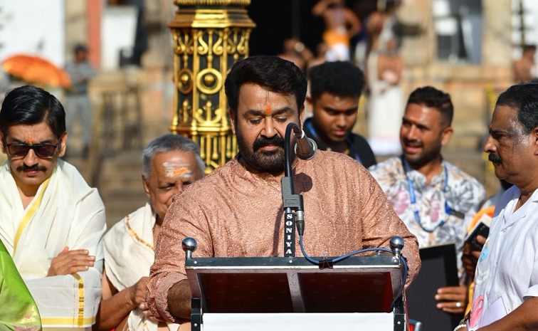 Mohanlal_20visits_20Sree_20Padmanabha_20Swamy_20Temple_20in_20Thiruvananthapuram_20Photos_20_287_29.jpg 7